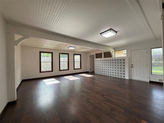 2016 N Tinsley Street, Angleton, TX 77515