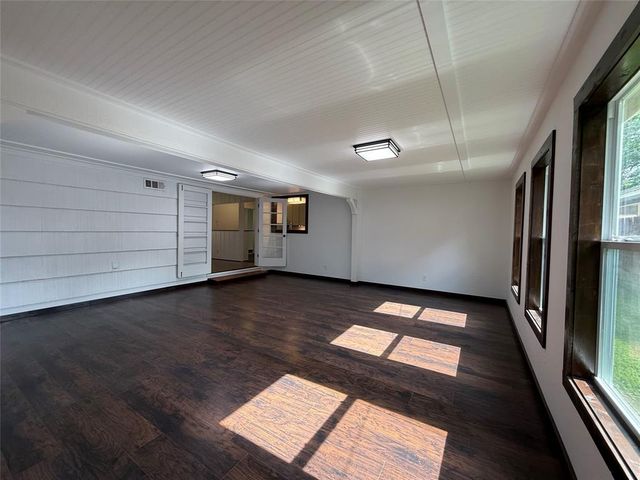2016 N Tinsley Street, Angleton, TX 77515