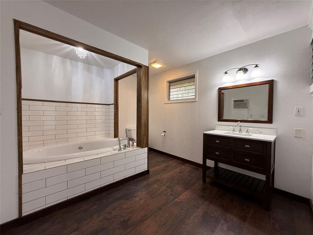 2016 N Tinsley Street, Angleton, TX 77515