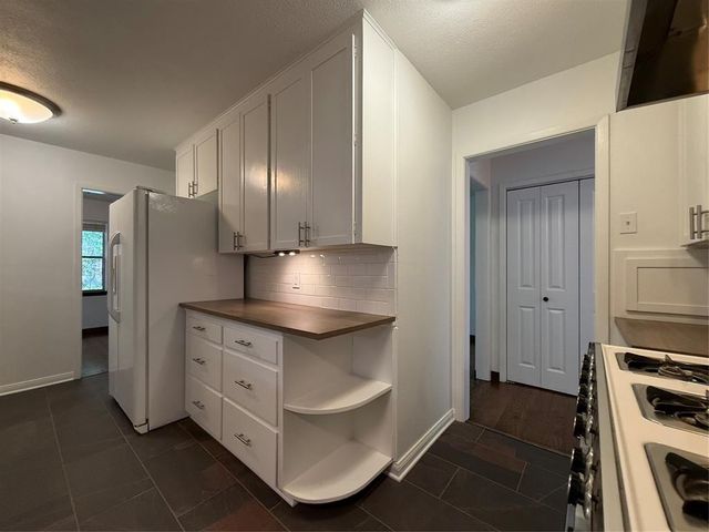 2016 N Tinsley Street, Angleton, TX 77515