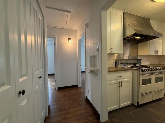 2016 N Tinsley Street, Angleton, TX 77515