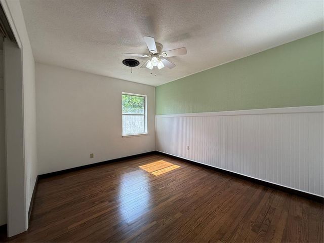 2016 N Tinsley Street, Angleton, TX 77515
