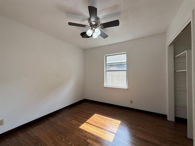 2016 N Tinsley Street, Angleton, TX 77515