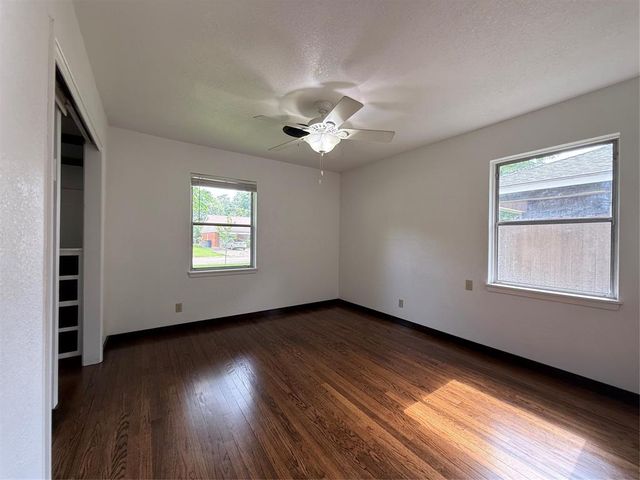 2016 N Tinsley Street, Angleton, TX 77515