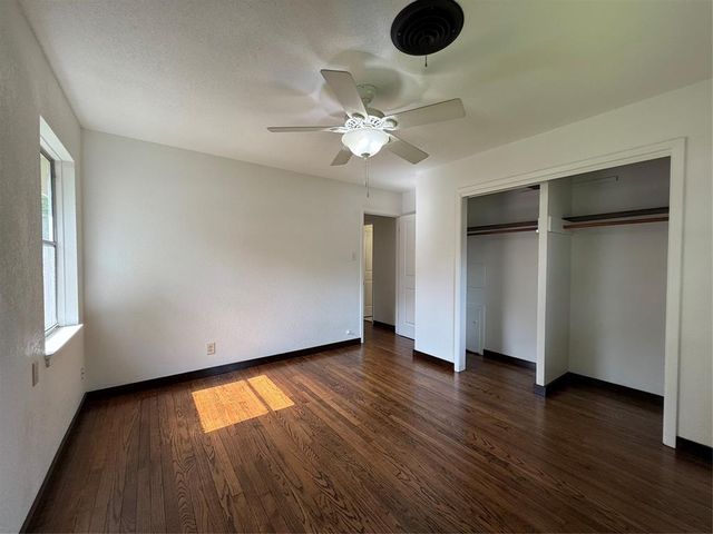 2016 N Tinsley Street, Angleton, TX 77515