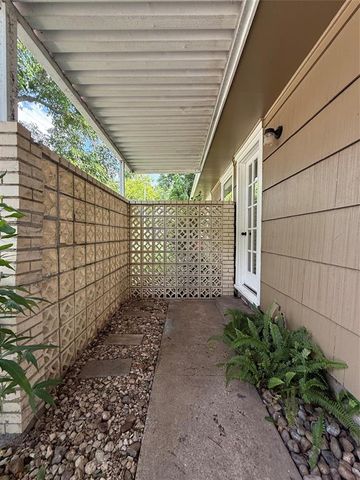 2016 N Tinsley Street, Angleton, TX 77515