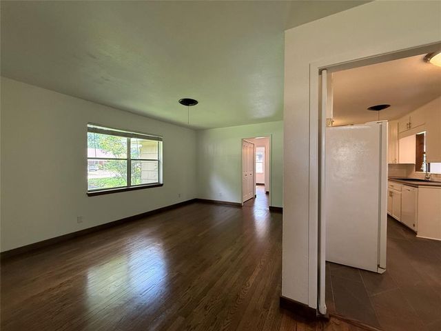 2016 N Tinsley Street, Angleton, TX 77515