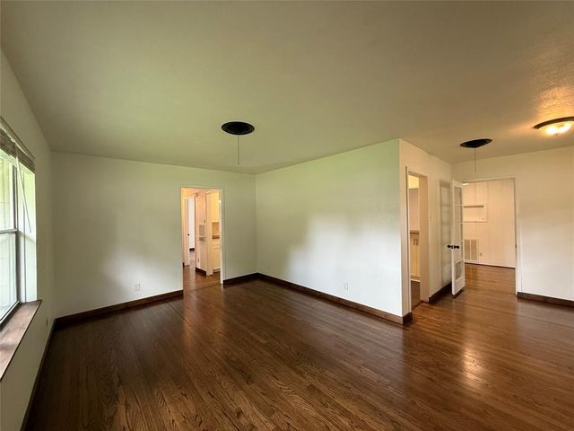 2016 N Tinsley Street, Angleton, TX 77515
