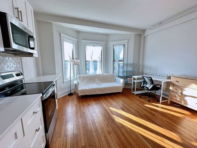 270 Huntington Ave 706, Boston, MA 02115