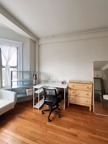 270 Huntington Ave 706, Boston, MA 02115