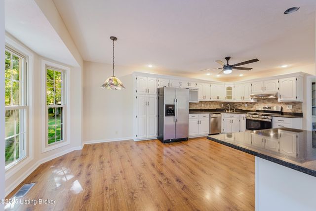 494 Mapleview Dr, Mt Washington, KY 40047