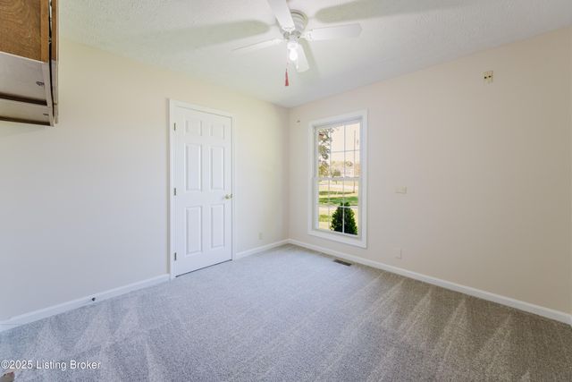 494 Mapleview Dr, Mt Washington, KY 40047