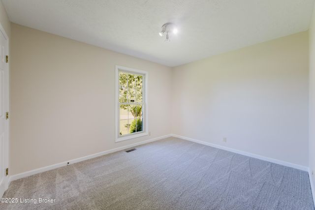 494 Mapleview Dr, Mt Washington, KY 40047