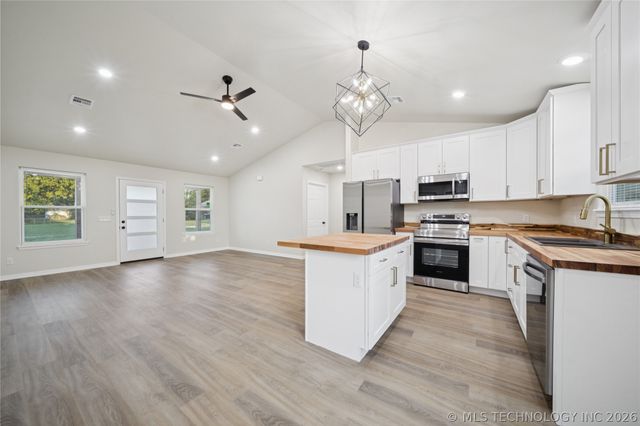 706 S Chickasaw Avenue, Okmulgee, OK 74447