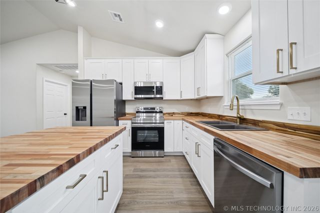 706 S Chickasaw Avenue, Okmulgee, OK 74447