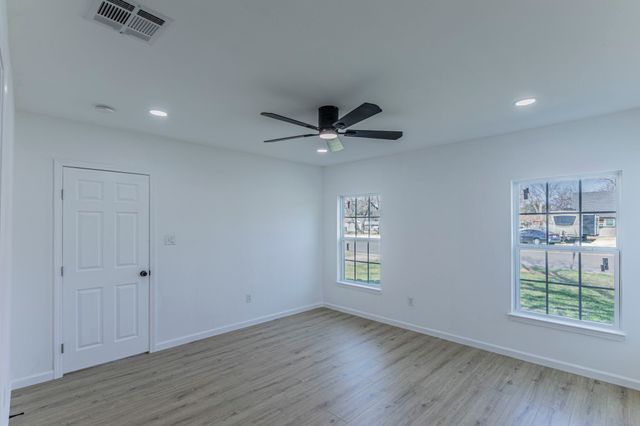 1026 La Clede Street, Bellmead, TX 76705