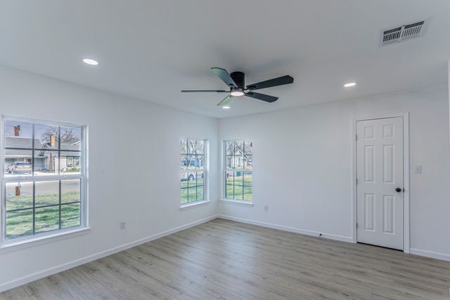 1026 La Clede Street, Bellmead, TX 76705