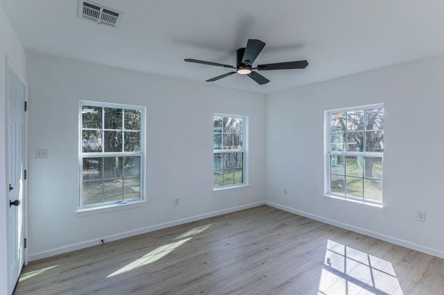 1026 La Clede Street, Bellmead, TX 76705