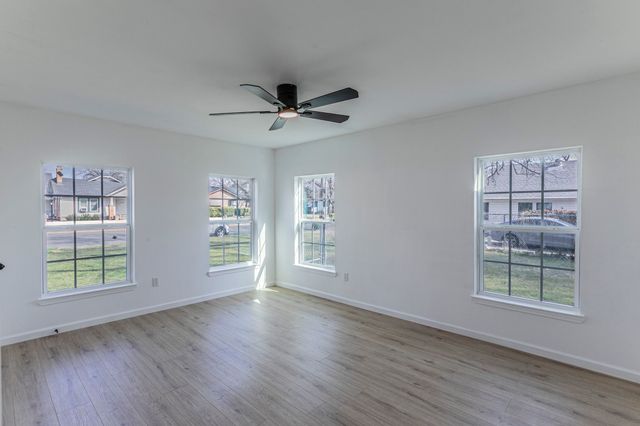 1026 La Clede Street, Bellmead, TX 76705