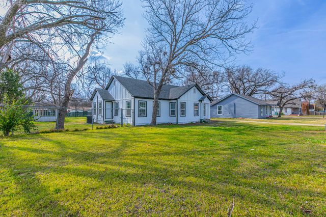 1026 La Clede Street, Bellmead, TX 76705