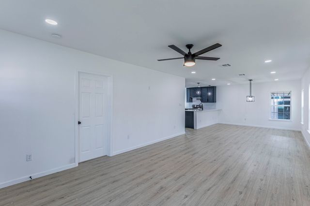 1026 La Clede Street, Bellmead, TX 76705