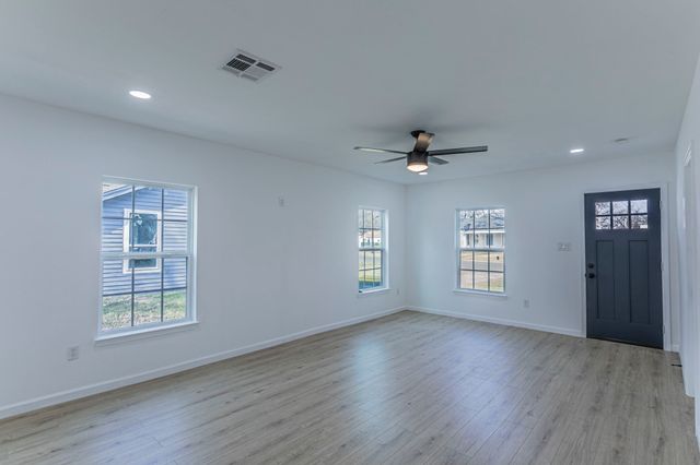 1026 La Clede Street, Bellmead, TX 76705