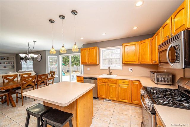 47 Cobblestone Drive, Shoreham, NY 11786