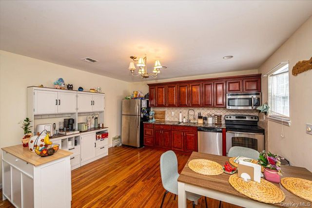 47 Cobblestone Drive, Shoreham, NY 11786