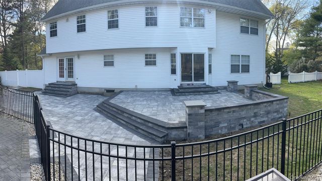 47 Cobblestone Drive, Shoreham, NY 11786