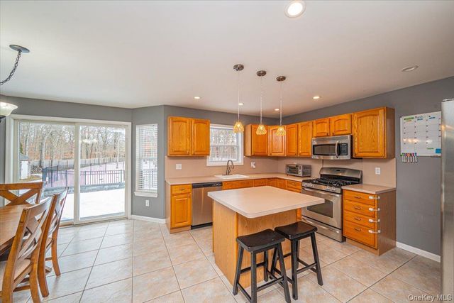 47 Cobblestone Drive, Shoreham, NY 11786