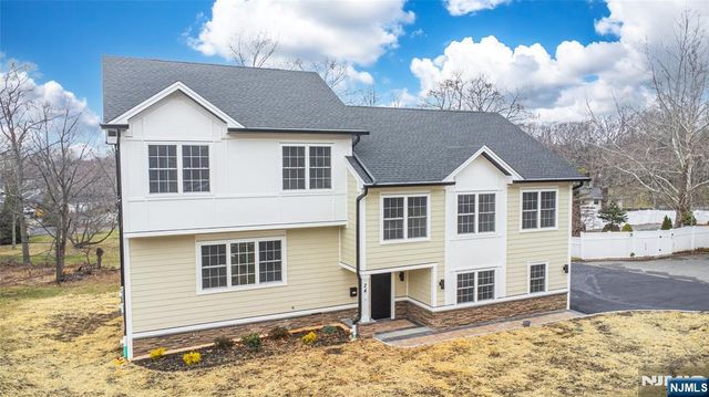 24 Shrewsbury Drive, Livingston, NJ 07039