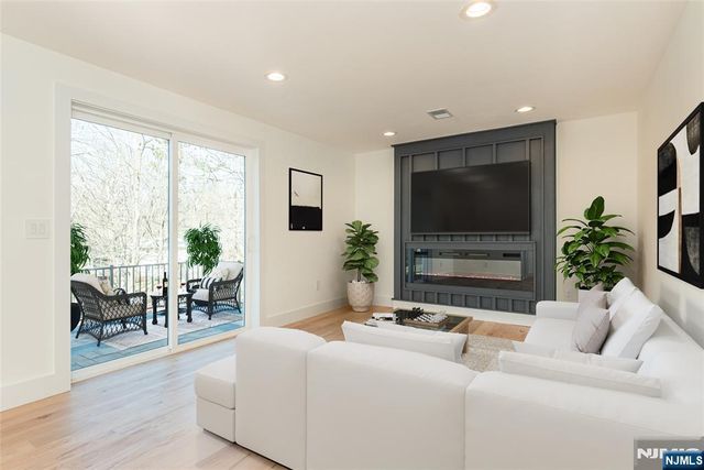 24 Shrewsbury Drive, Livingston, NJ 07039