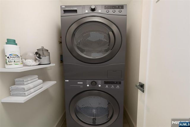 24 Shrewsbury Drive, Livingston, NJ 07039