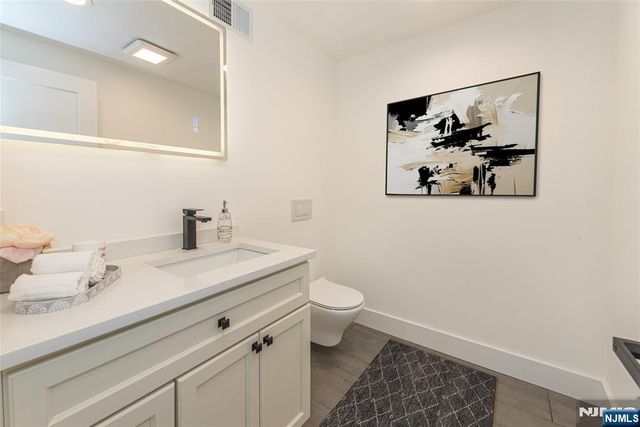 24 Shrewsbury Drive, Livingston, NJ 07039