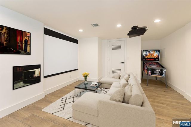 24 Shrewsbury Drive, Livingston, NJ 07039