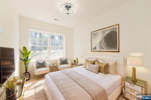 24 Shrewsbury Drive, Livingston, NJ 07039