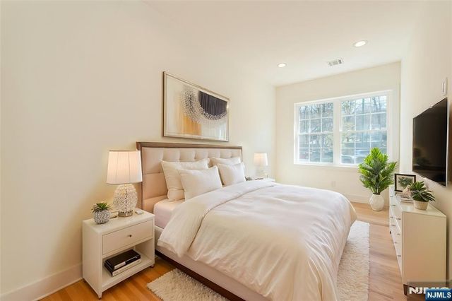 24 Shrewsbury Drive, Livingston, NJ 07039