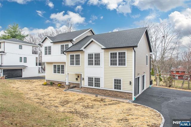 24 Shrewsbury Drive, Livingston, NJ 07039