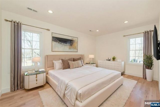 24 Shrewsbury Drive, Livingston, NJ 07039