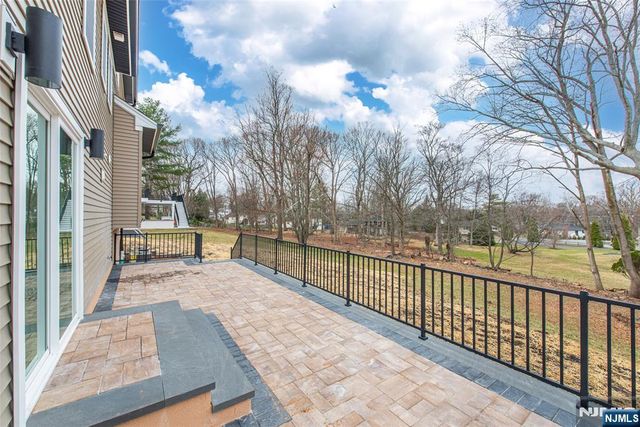 24 Shrewsbury Drive, Livingston, NJ 07039