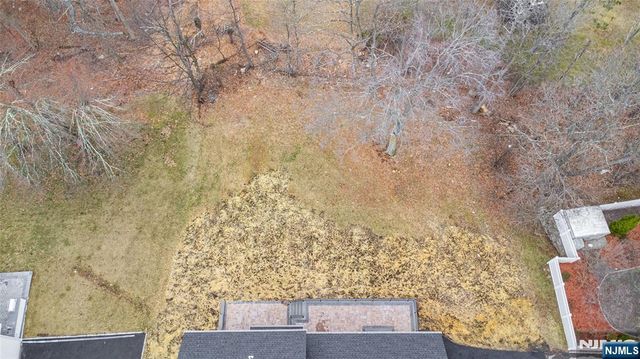 24 Shrewsbury Drive, Livingston, NJ 07039