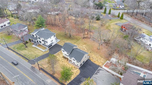 24 Shrewsbury Drive, Livingston, NJ 07039