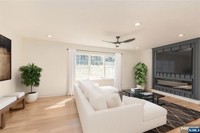 24 Shrewsbury Drive, Livingston, NJ 07039