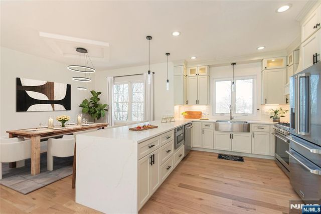 24 Shrewsbury Drive, Livingston, NJ 07039