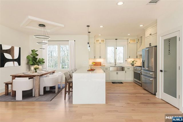 24 Shrewsbury Drive, Livingston, NJ 07039