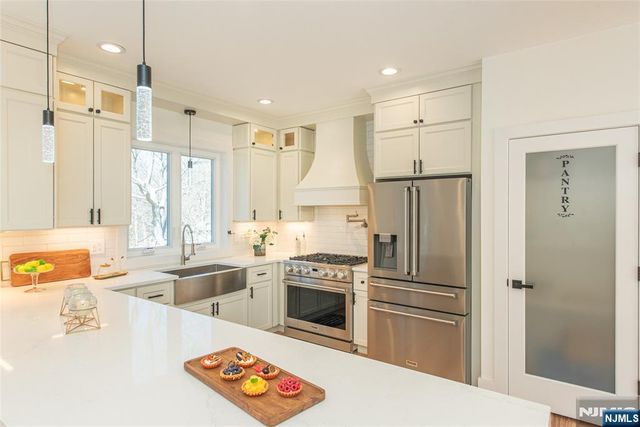 24 Shrewsbury Drive, Livingston, NJ 07039