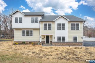 24 Shrewsbury Drive, Livingston, NJ 07039