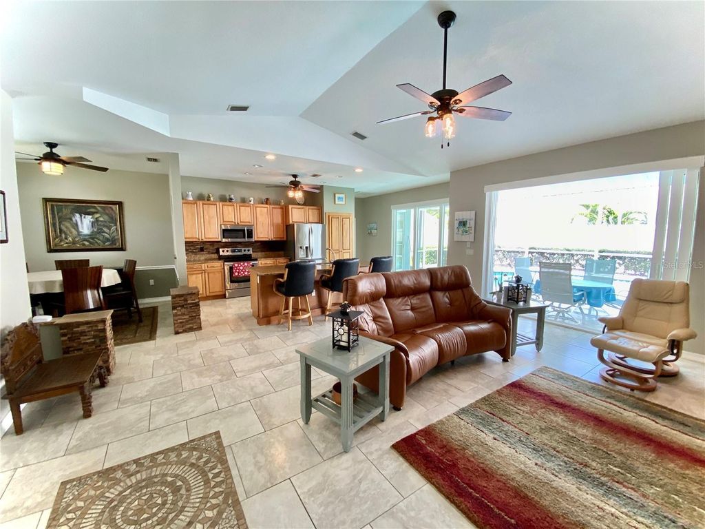 Image 15 of property listing at 1520 91ST COURT NW, Bradenton, FL 34209