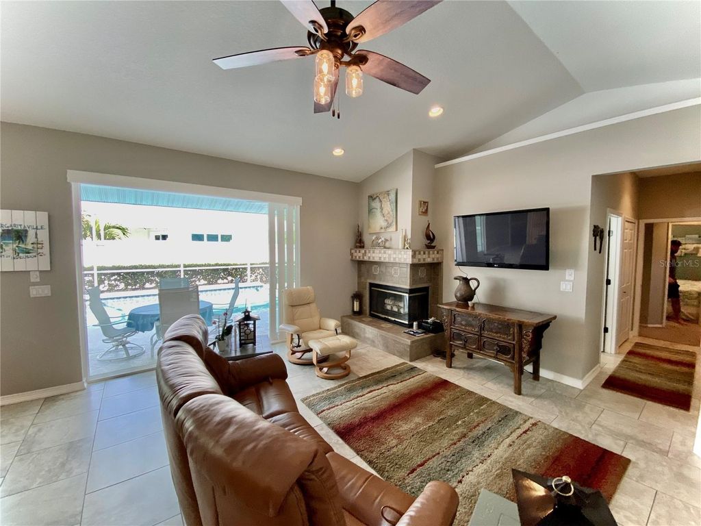 Image 16 of property listing at 1520 91ST COURT NW, Bradenton, FL 34209