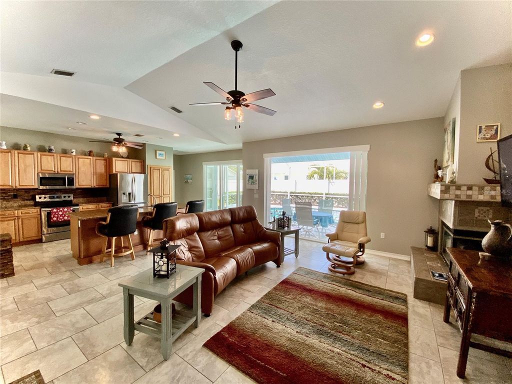 Image 3 of property listing at 1520 91ST COURT NW, Bradenton, FL 34209